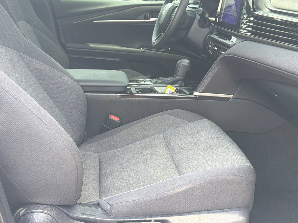 Used 2025 Toyota Camry LE FWD image 17