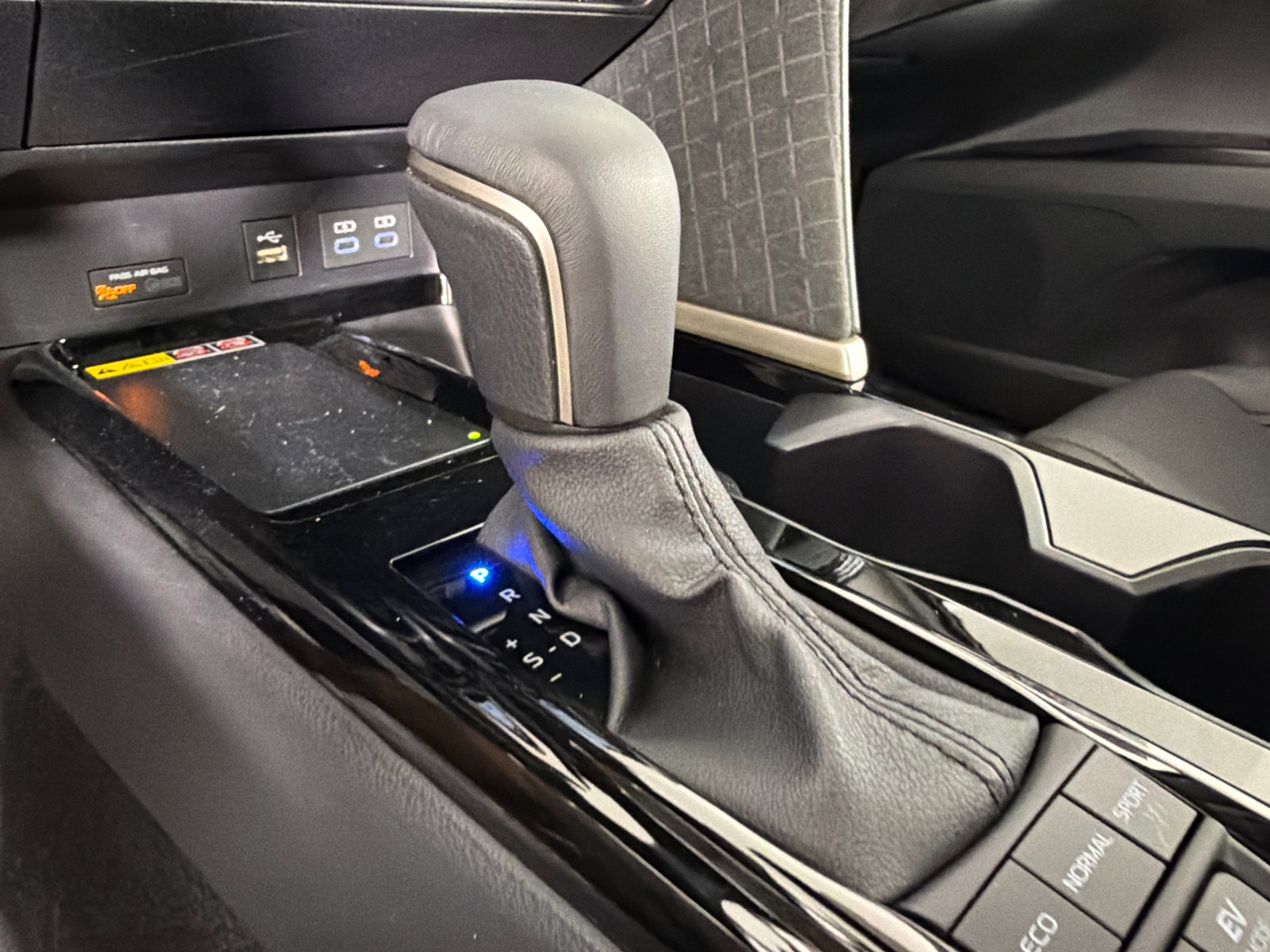 Used 2025 Toyota Camry XLE FWD image 32