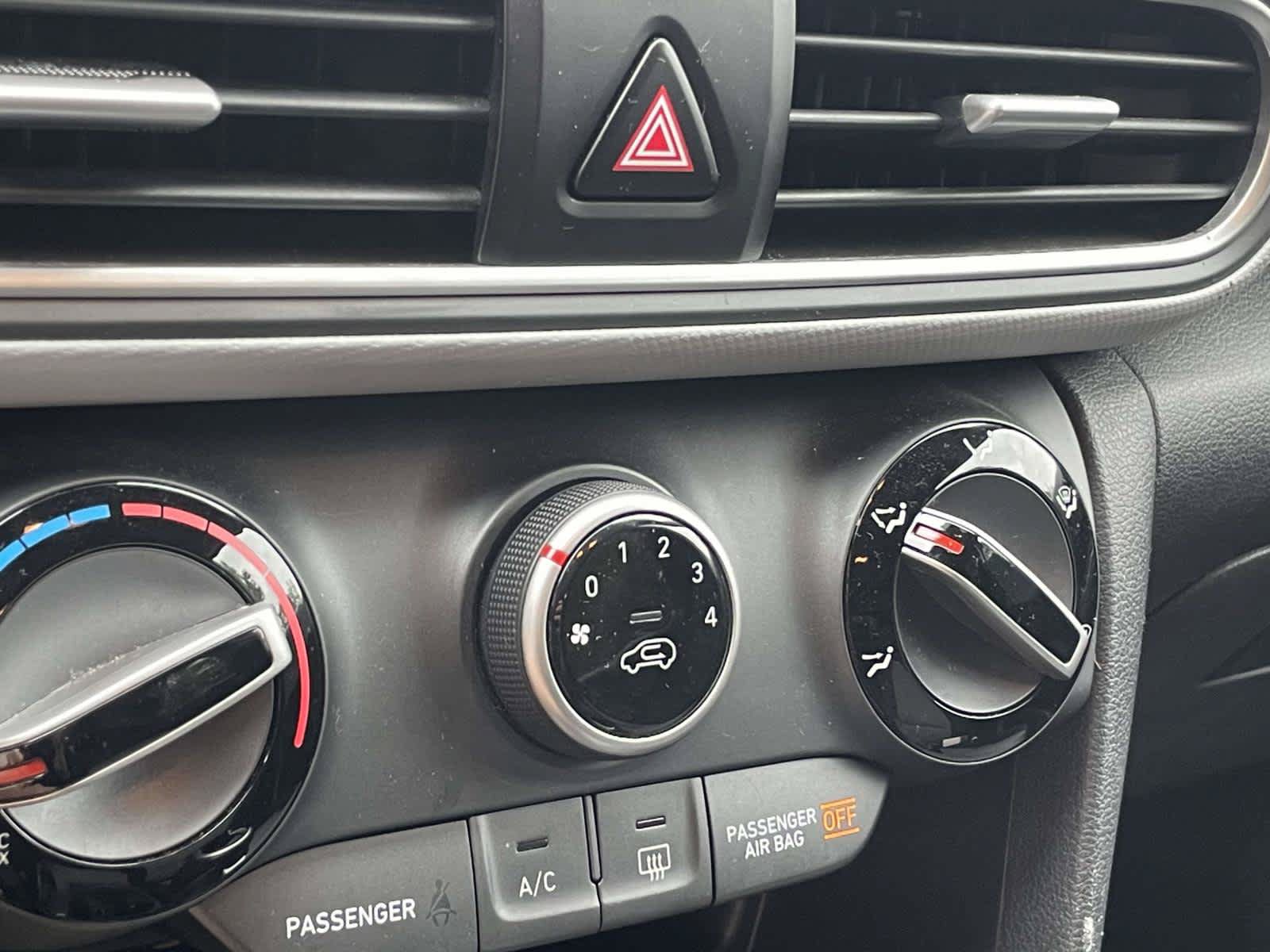 Used 2018 Hyundai Kona SEL AWD/4WD image 18