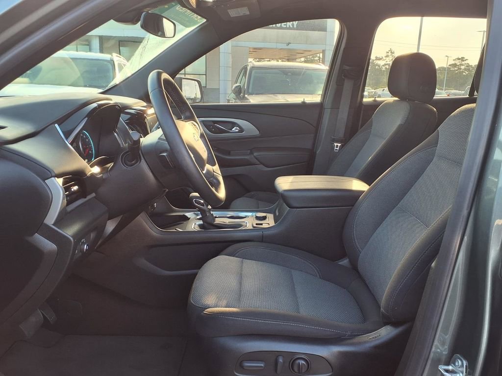 Used 2023 Chevrolet Traverse LT w/ Midnight/Sport Edition AWD/4WD image 16