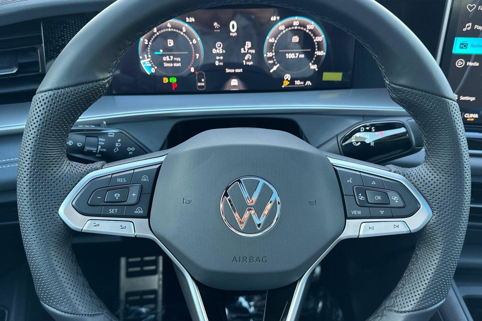 New 2026 Volkswagen Tiguan SE R-Line image 22