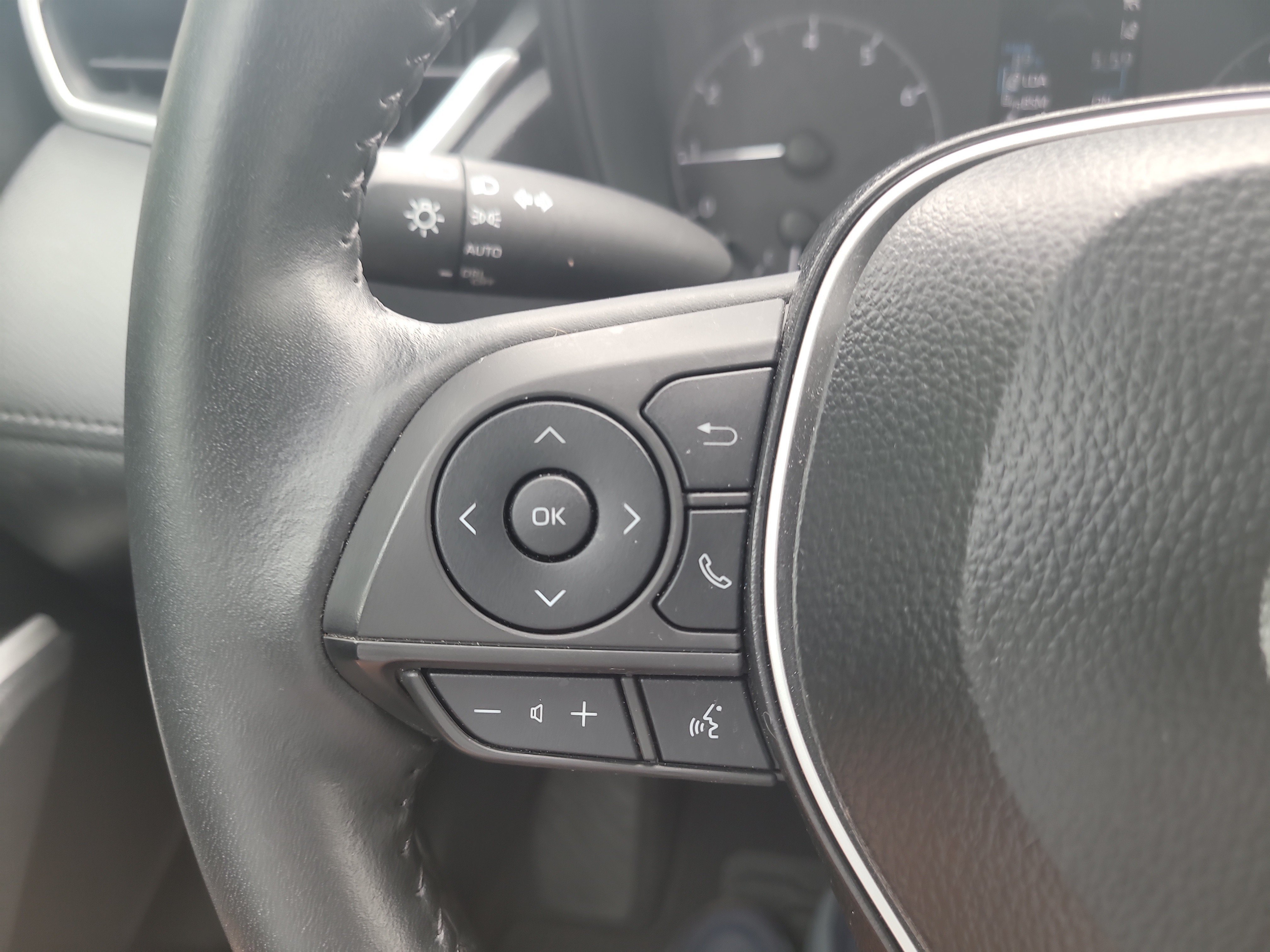 Certified 2025 Toyota Corolla Cross LE FWD image 28
