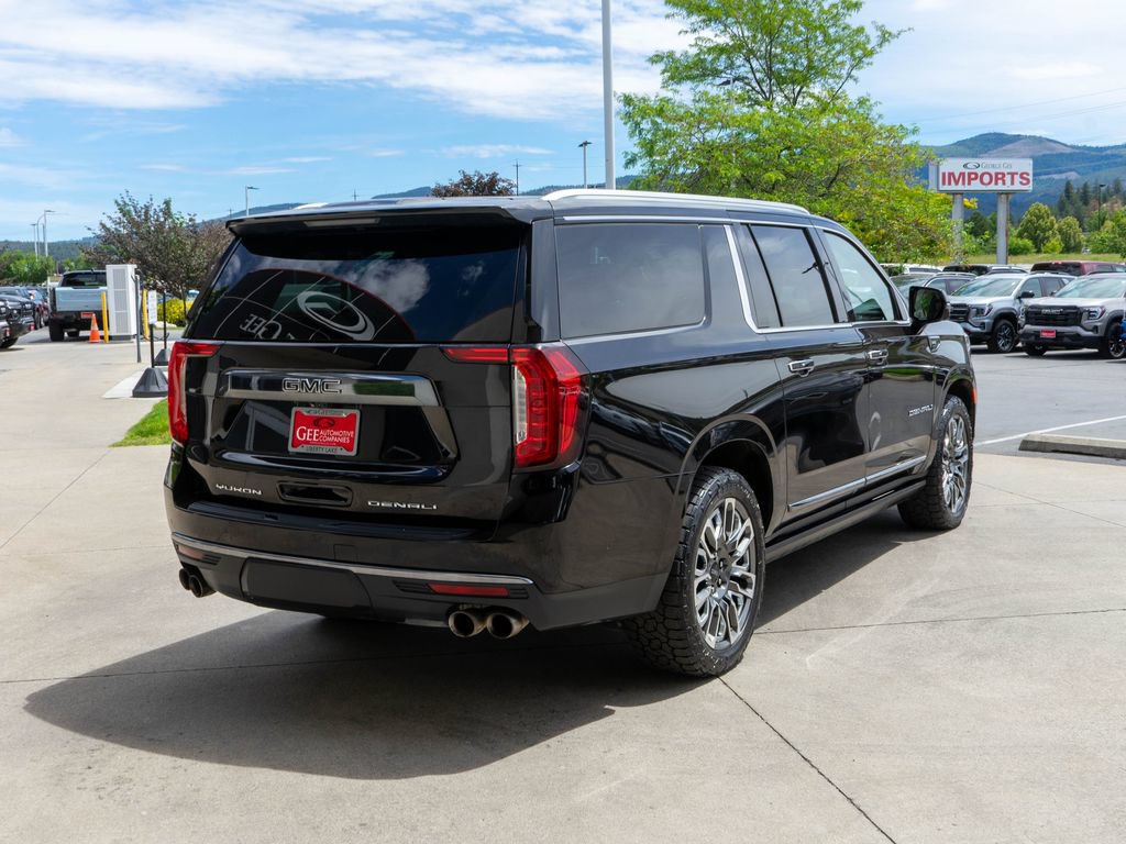 Used 2023 GMC Yukon XL Denali Ultimate AWD/4WD image 7