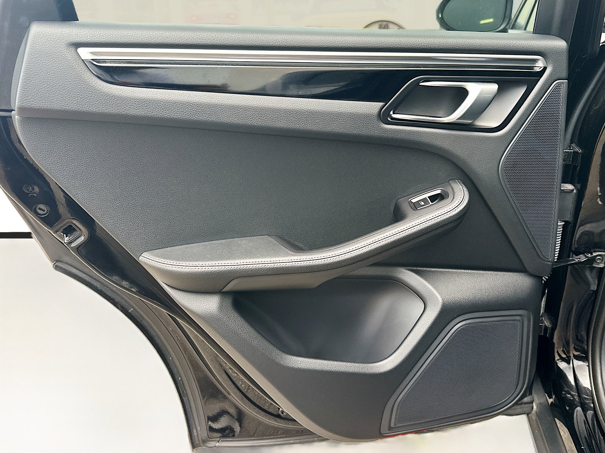 Used 2024 Porsche Macan image 28