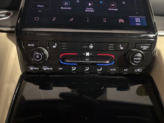 Used 2023 Jeep Grand Cherokee Limited image 45