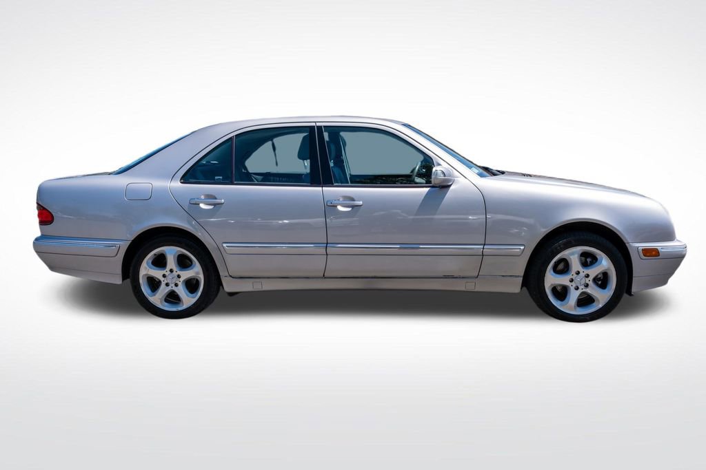 Used 2002 Mercedes-Benz E 320 4MATIC Sedan image 7