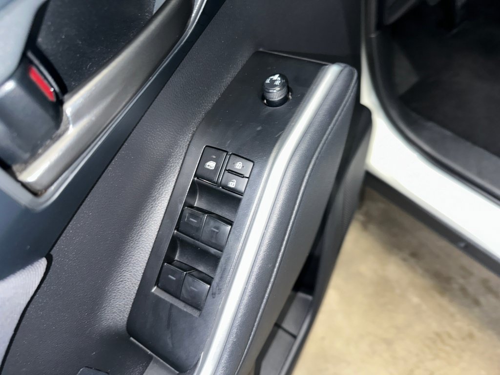 Used 2023 Toyota Highlander L FWD image 8