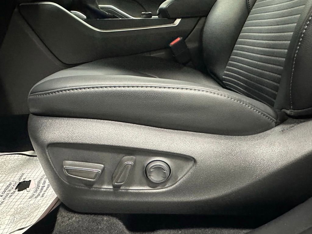 Used 2025 Toyota Highlander XSE image 11
