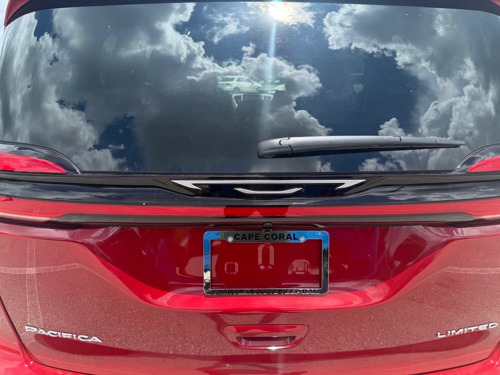 New 2027 Chrysler Pacifica Limited FWD image 34