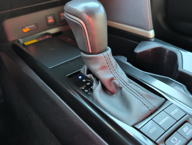 Used 2025 Toyota Camry SE FWD image 17