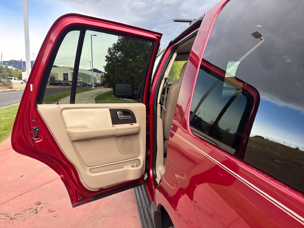 Used 2004 Ford Expedition XLT AWD/4WD image 18