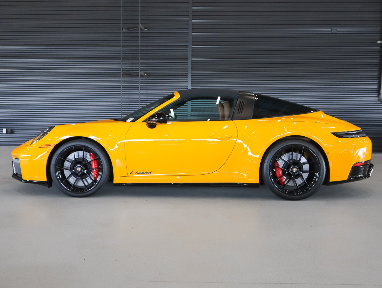 Certified 2025 Porsche 911 Targa 4 GTS AWD/4WD image 2