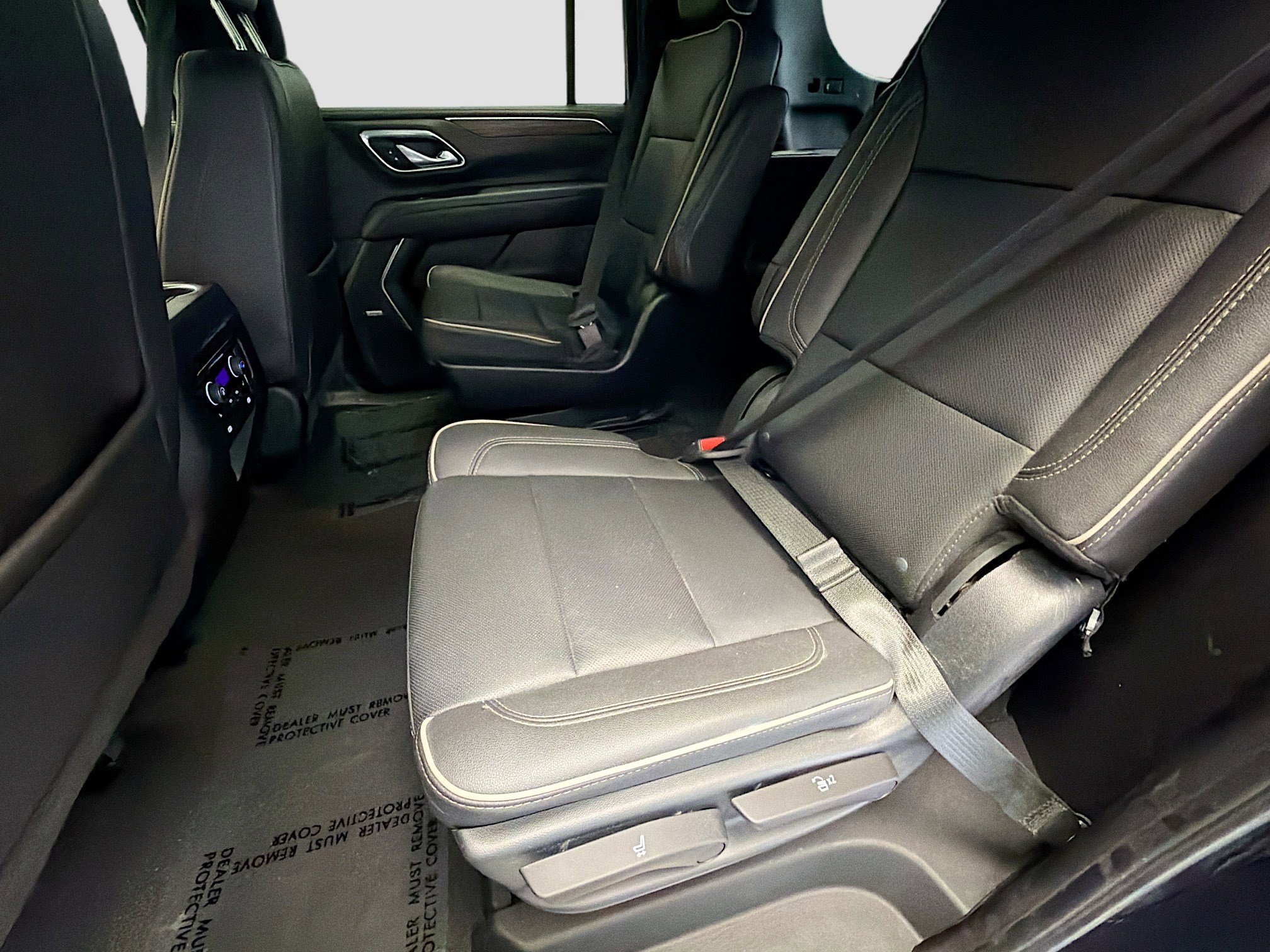 Used 2023 Chevrolet Suburban Premier image 12