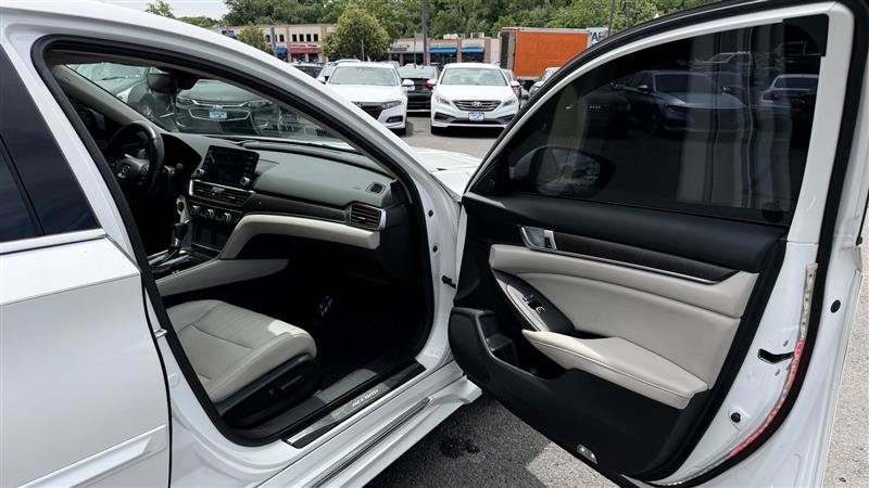 Used 2018 Honda Accord Touring image 33