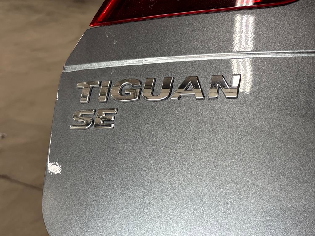 Used 2019 Volkswagen Tiguan SE w/ Panoramic Sunroof Package image 14