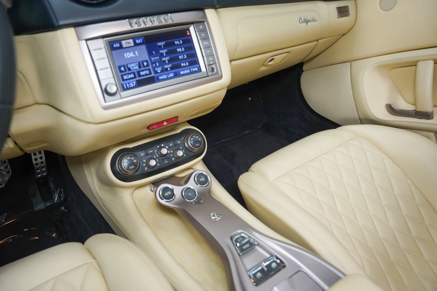 Used 2012 Ferrari California RWD image 40