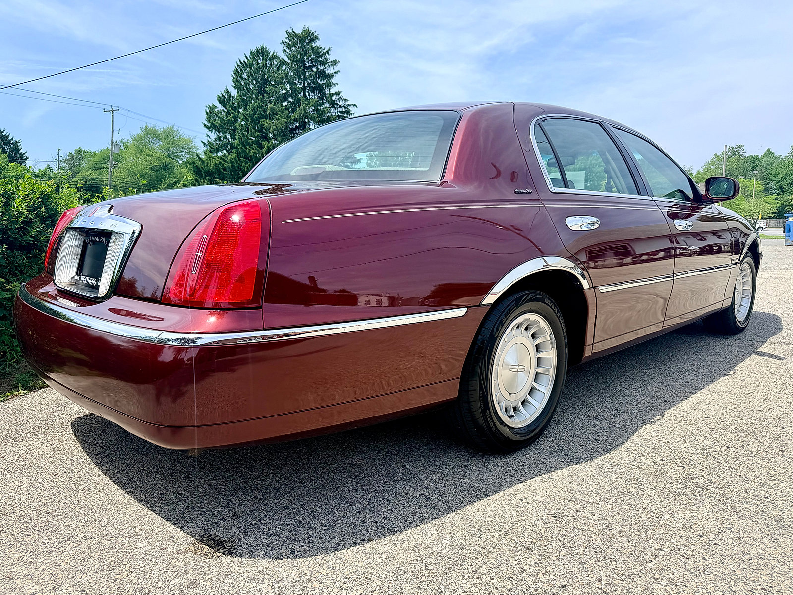 Used 2002 Lincoln Town Car Executive RWD image 5