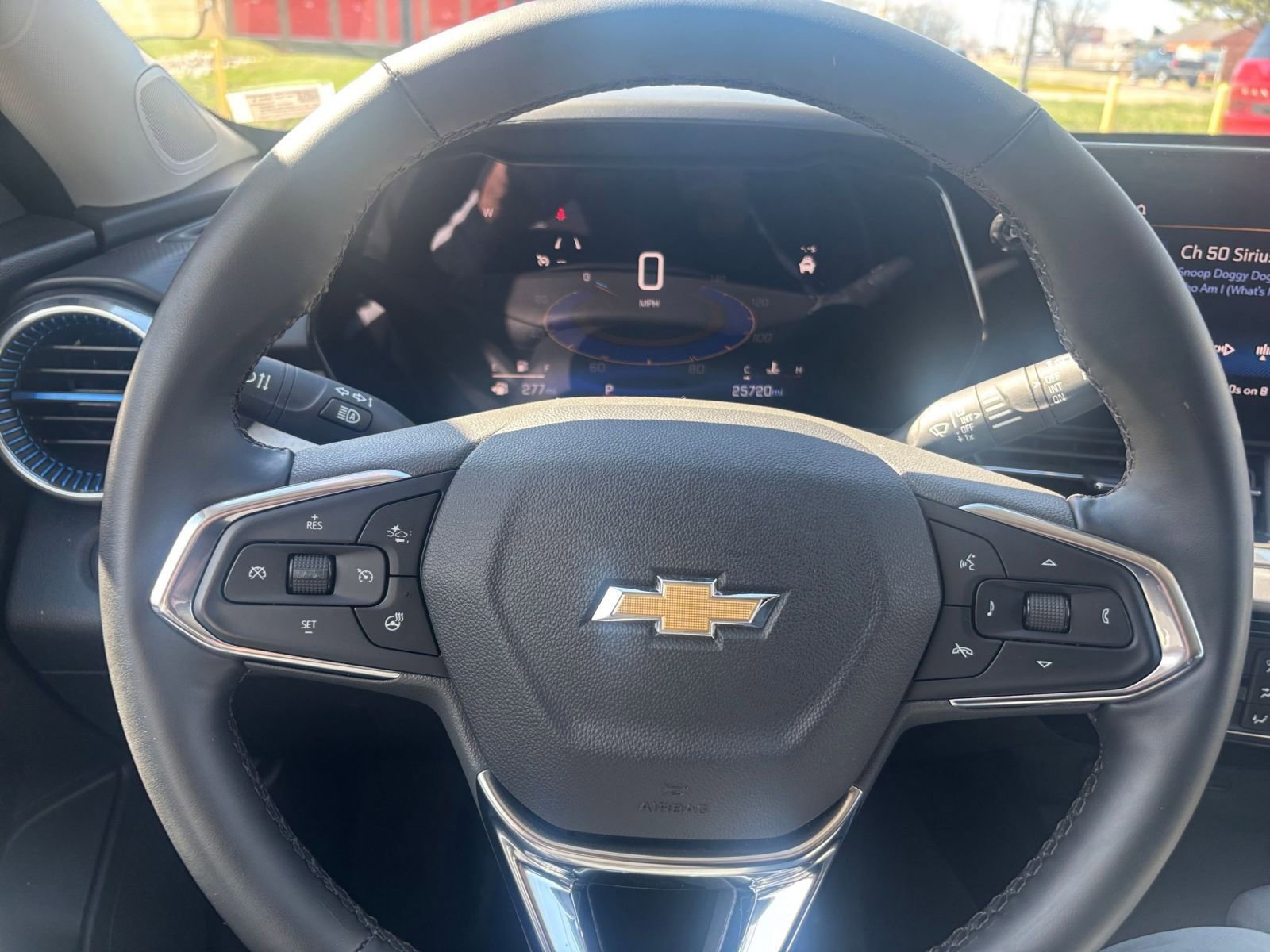 Used 2025 Chevrolet Trax LT w/ LT Convenience Package FWD image 33