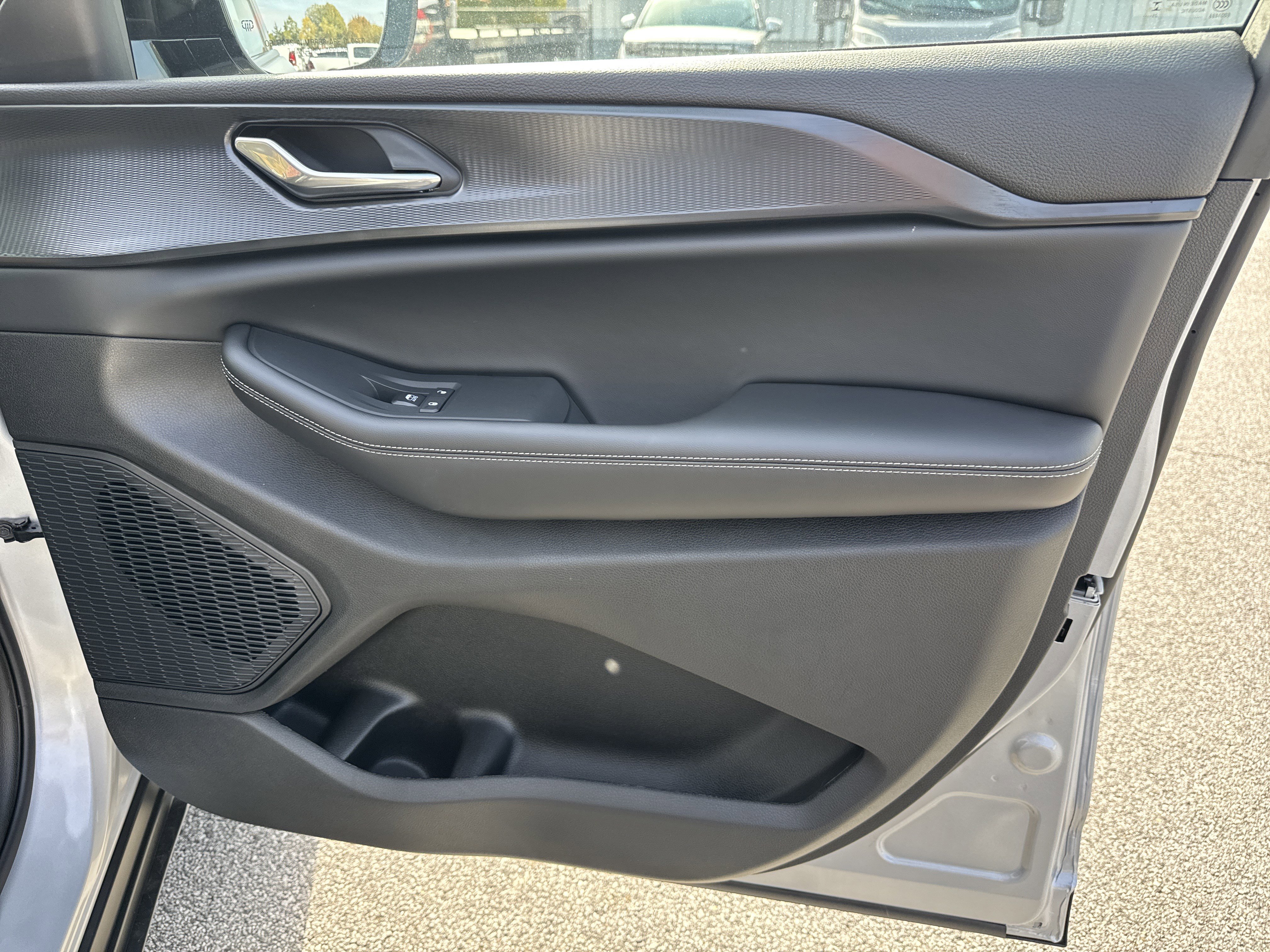 New 2025 Jeep Grand Cherokee Altitude image 19