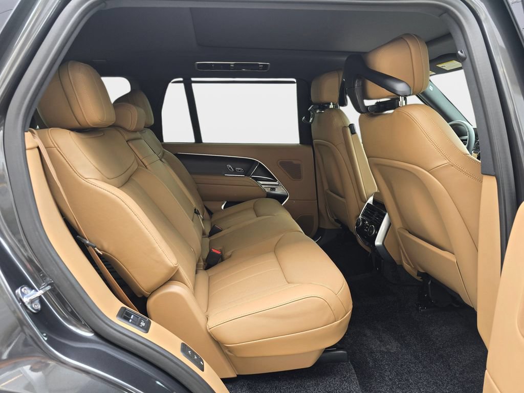 New 2026 Land Rover Range Rover Long Wheelbase SE AWD/4WD image 11