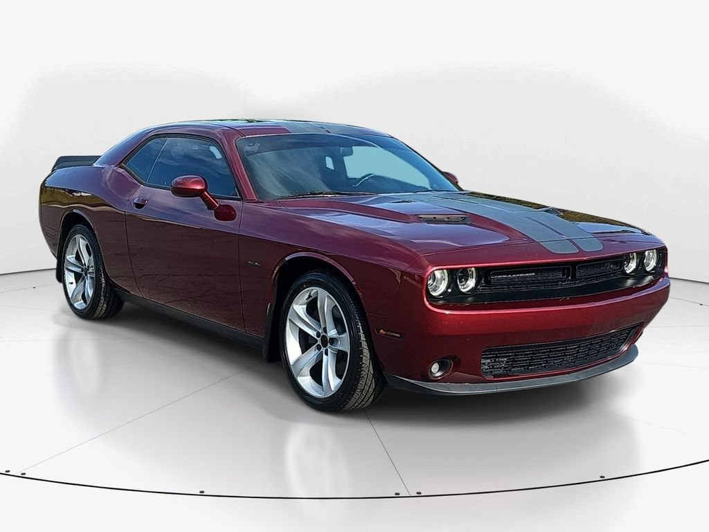 Used 2018 Dodge Challenger R/T w/ Blacktop Package RWD video 3