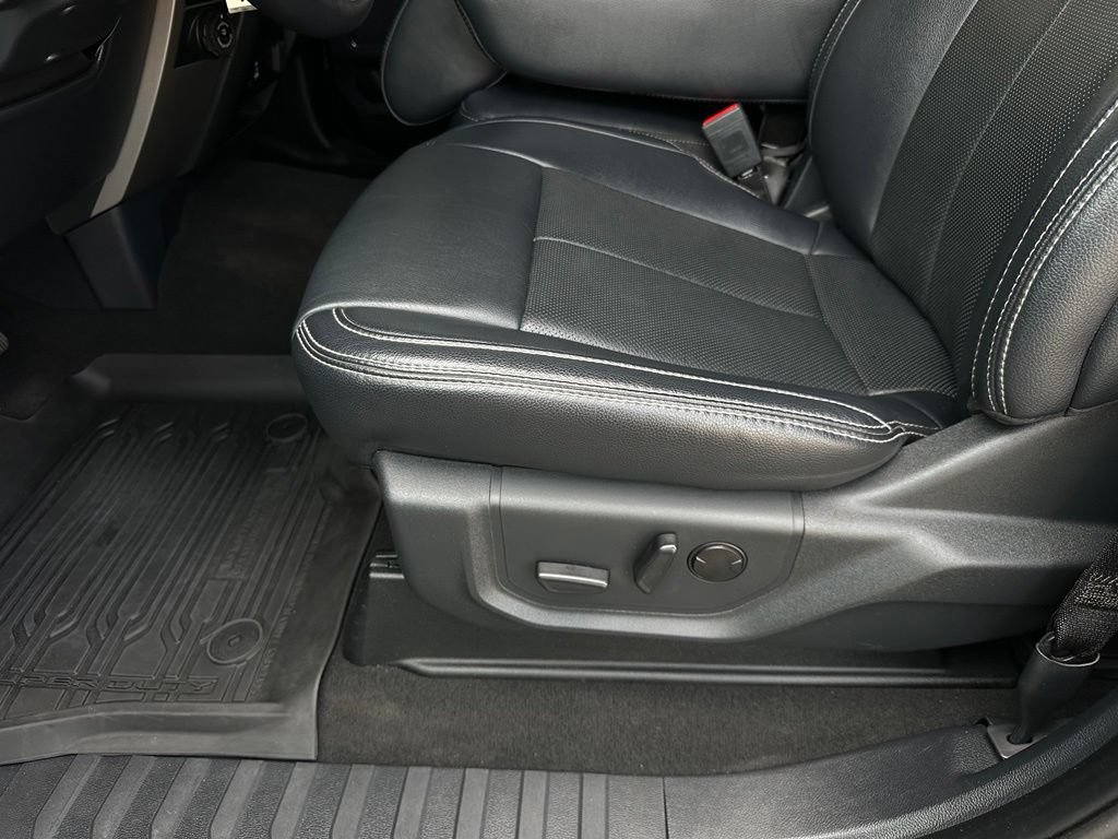 Used 2022 Ford F450 Lariat w/ Lariat Value Package AWD/4WD image 12