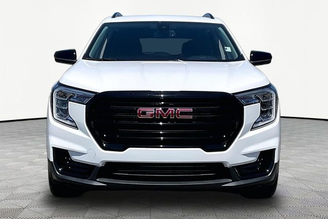 Used 2024 GMC Terrain SLE w/ Driver Convenience Package FWD image 2