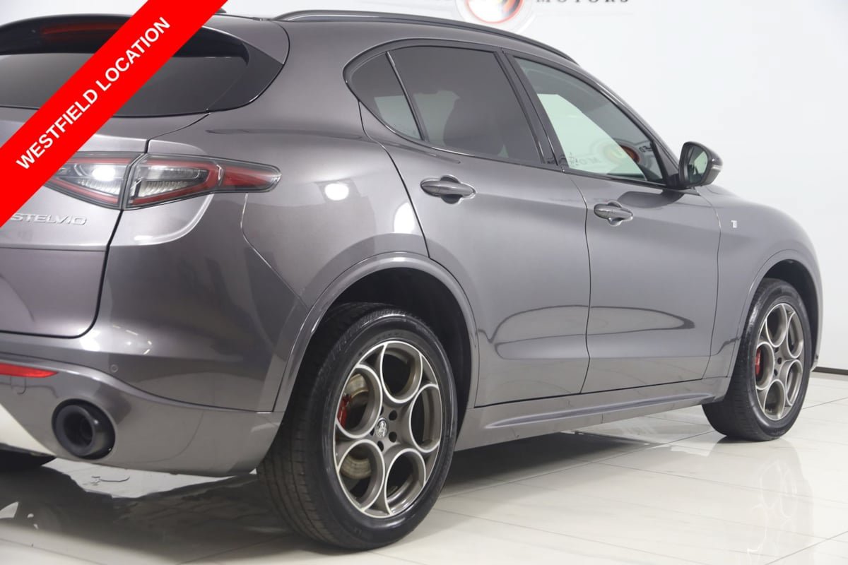 Used 2024 Alfa Romeo Stelvio Ti AWD/4WD image 45