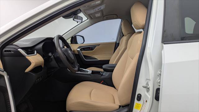 Used 2019 Toyota RAV4 LE FWD image 14