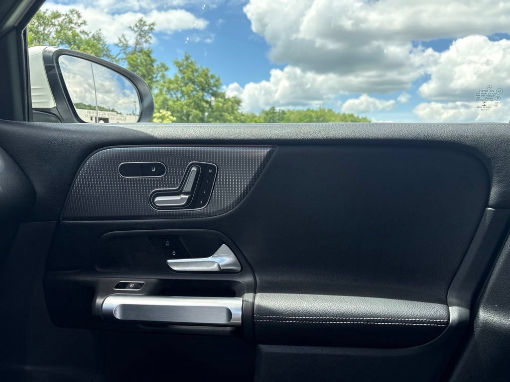 Used 2022 Mercedes-Benz GLB 250 4MATIC image 15