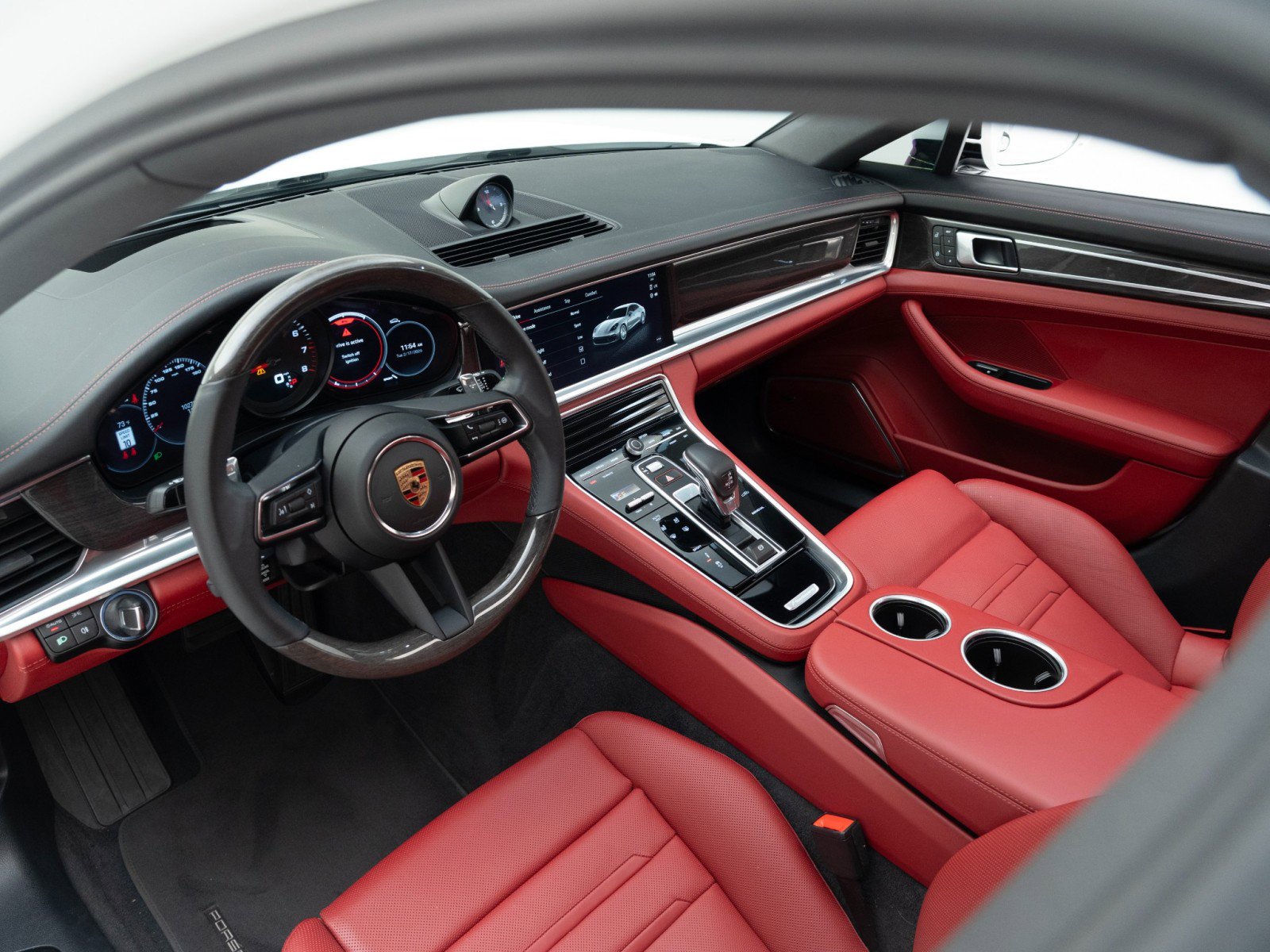 Certified 2023 Porsche Panamera Platinum Edition image 4