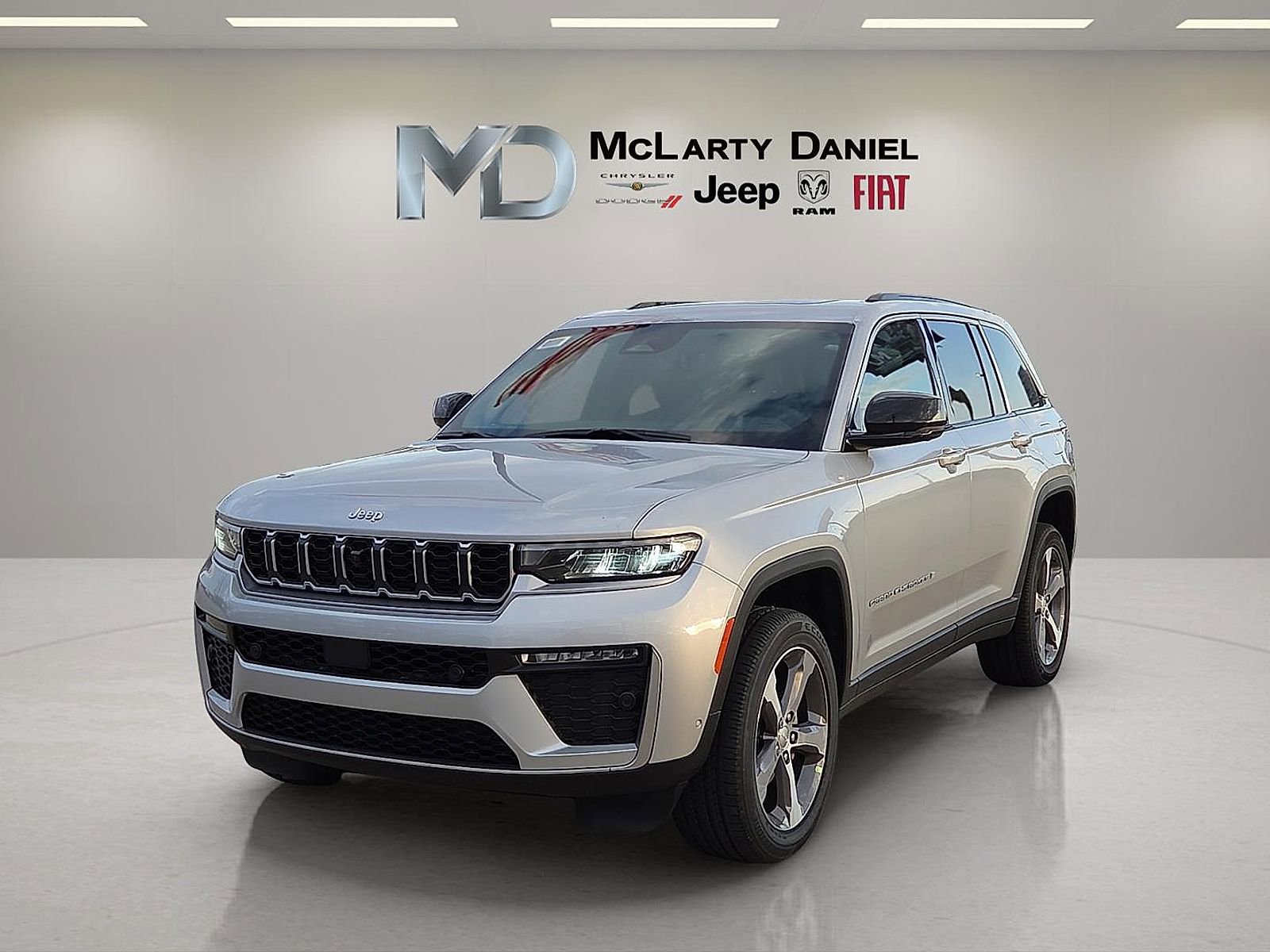 New 2026 Jeep Grand Cherokee Limited w/ Luxury Tech Group II AWD/4WD image 2
