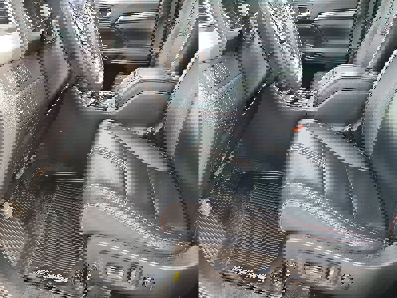 Used 2019 Toyota Highlander SE w/ Nightshade Edition image 18