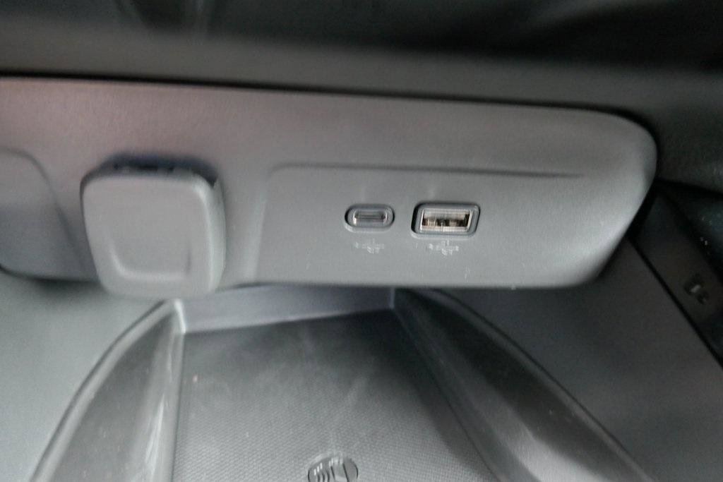 New 2026 Chevrolet Trax RS w/ Sunroof Package image 19