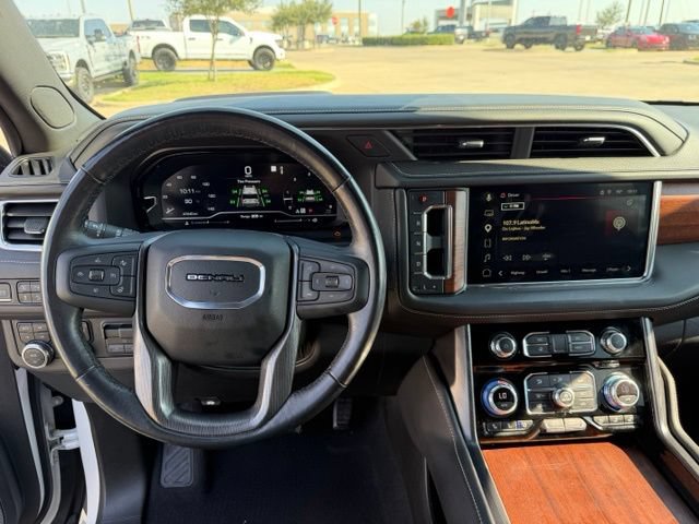 Used 2023 GMC Yukon XL Denali Ultimate AWD/4WD image 16