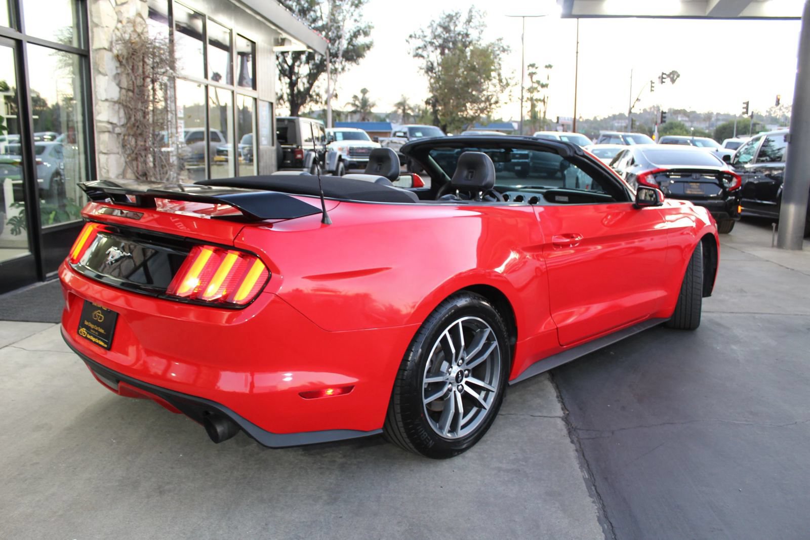 Used 2015 Ford Mustang Premium RWD image 30
