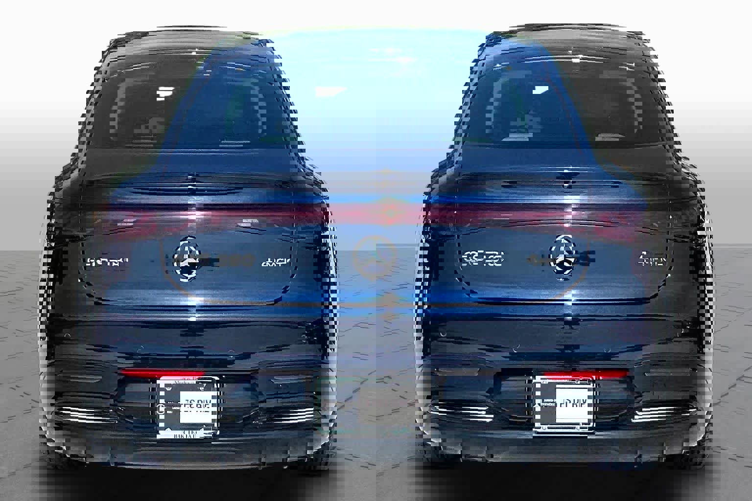 Used 2023 Mercedes-Benz EQS 580 4MATIC Sedan image 4