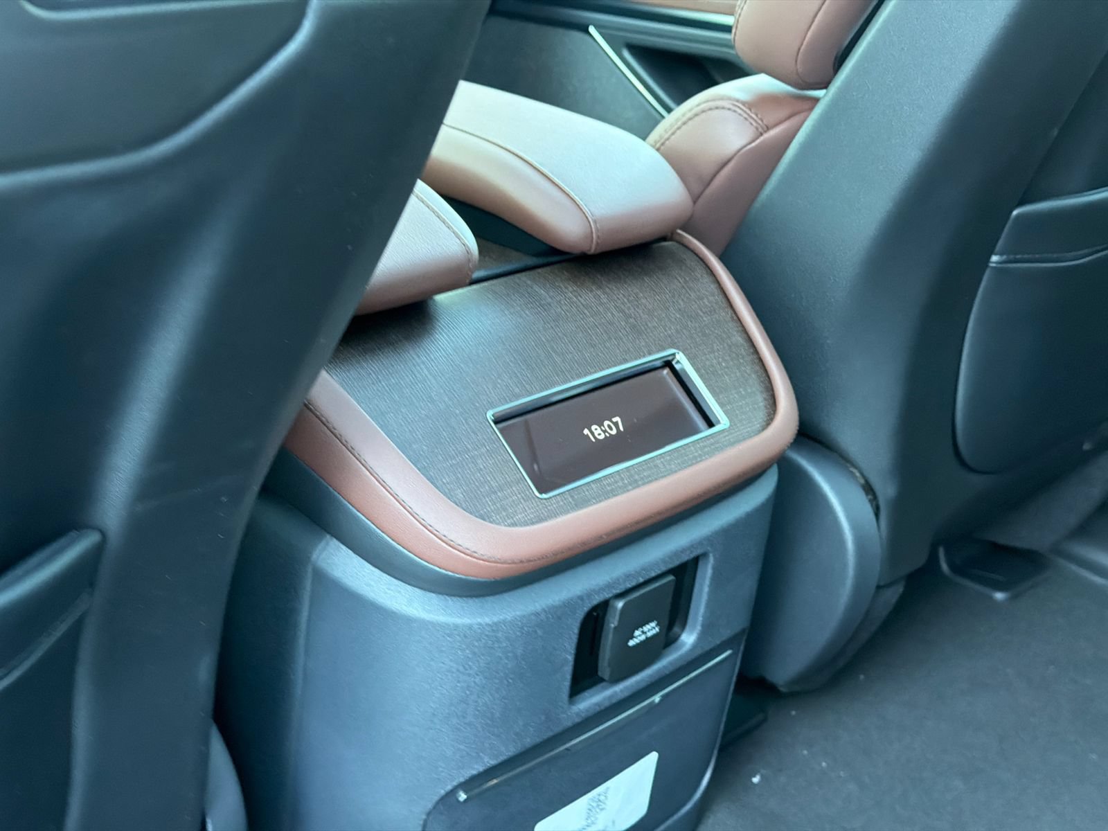 New 2026 Lincoln Navigator L Reserve AWD/4WD image 21