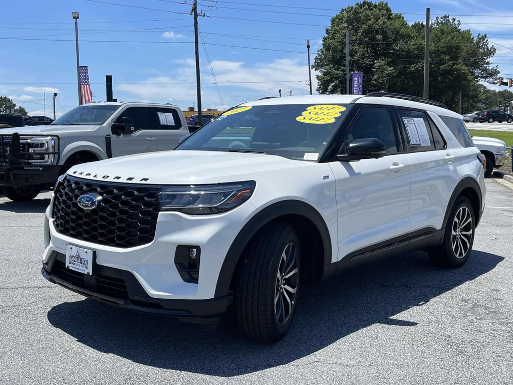 Used 2025 Ford Explorer ST-Line w/ Premium Package RWD image 7