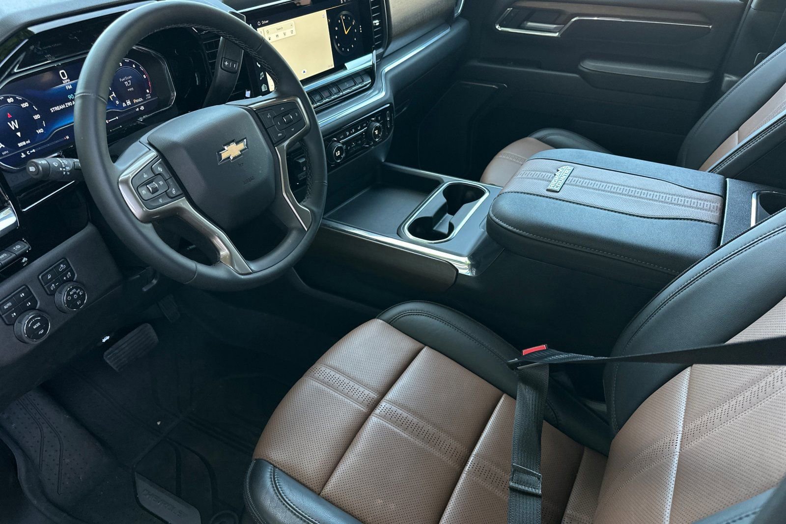 Used 2024 Chevrolet Silverado 2500 High Country w/ Technology Package AWD/4WD image 9