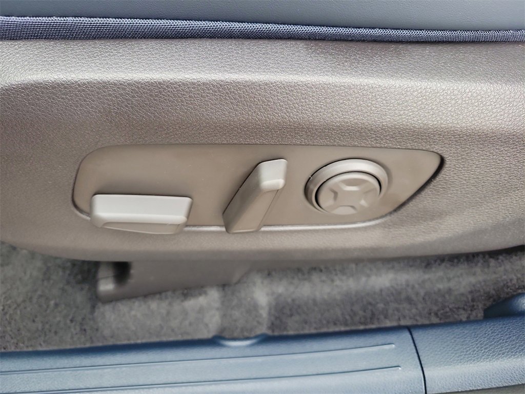 New 2026 Kia Carnival EX image 24