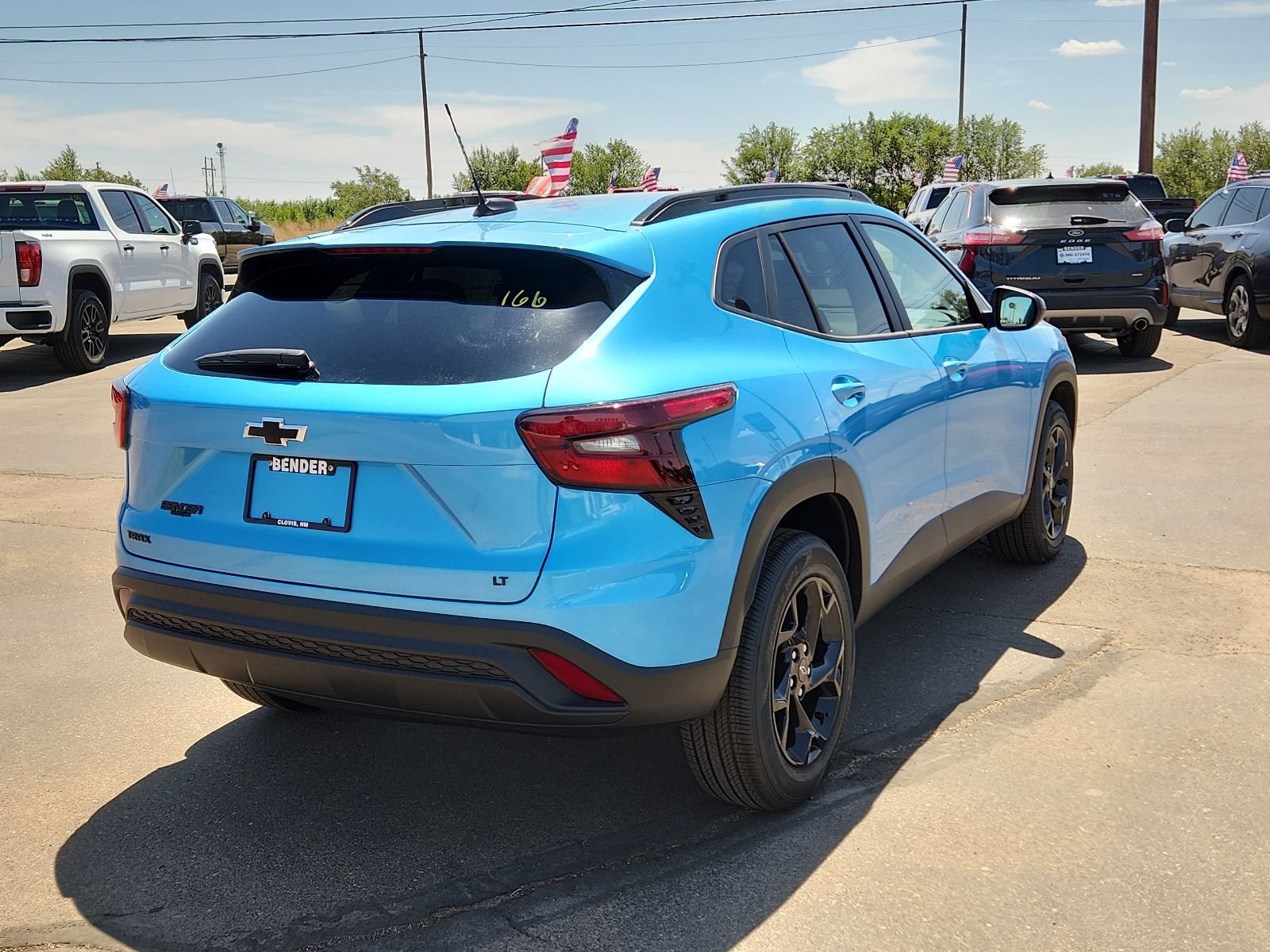 New 2026 Chevrolet Trax LT w/ Midnight Edition FWD image 4