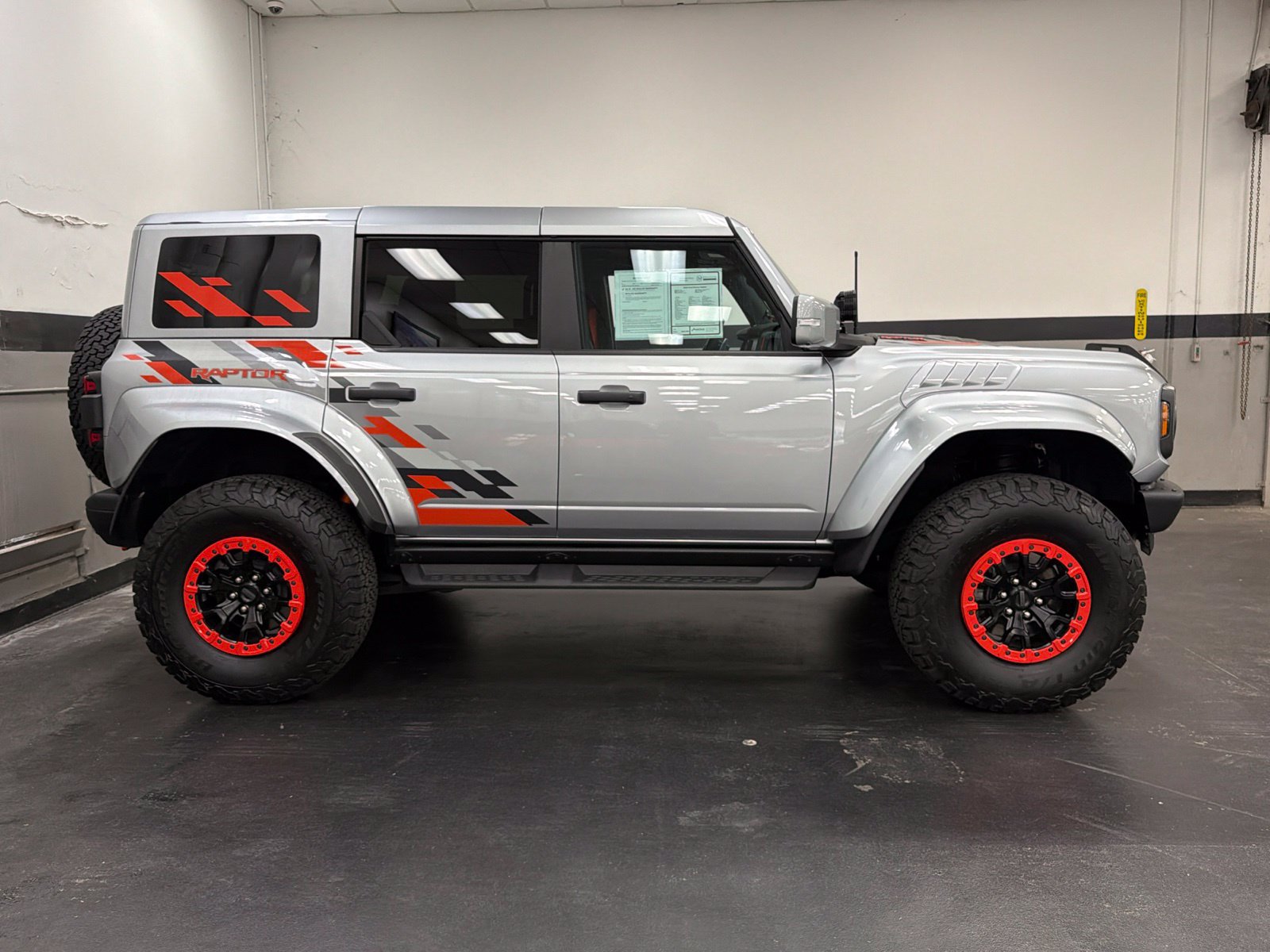 Used 2024 Ford Bronco Raptor AWD/4WD image 3