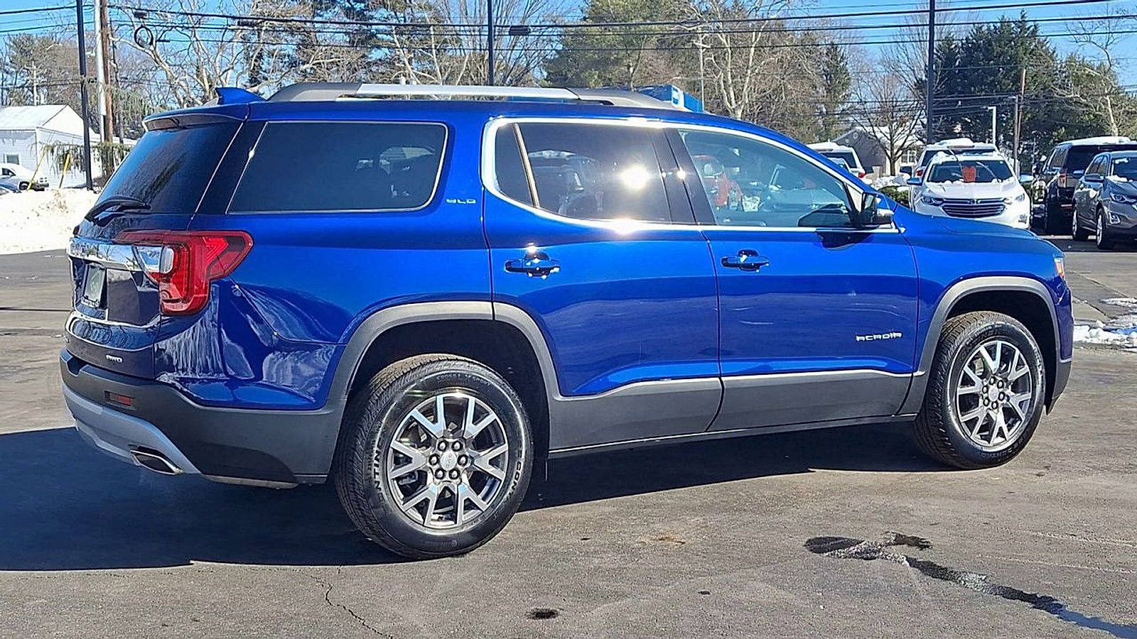 Certified 2023 GMC Acadia SLE w/ Driver Convenience Package image 3