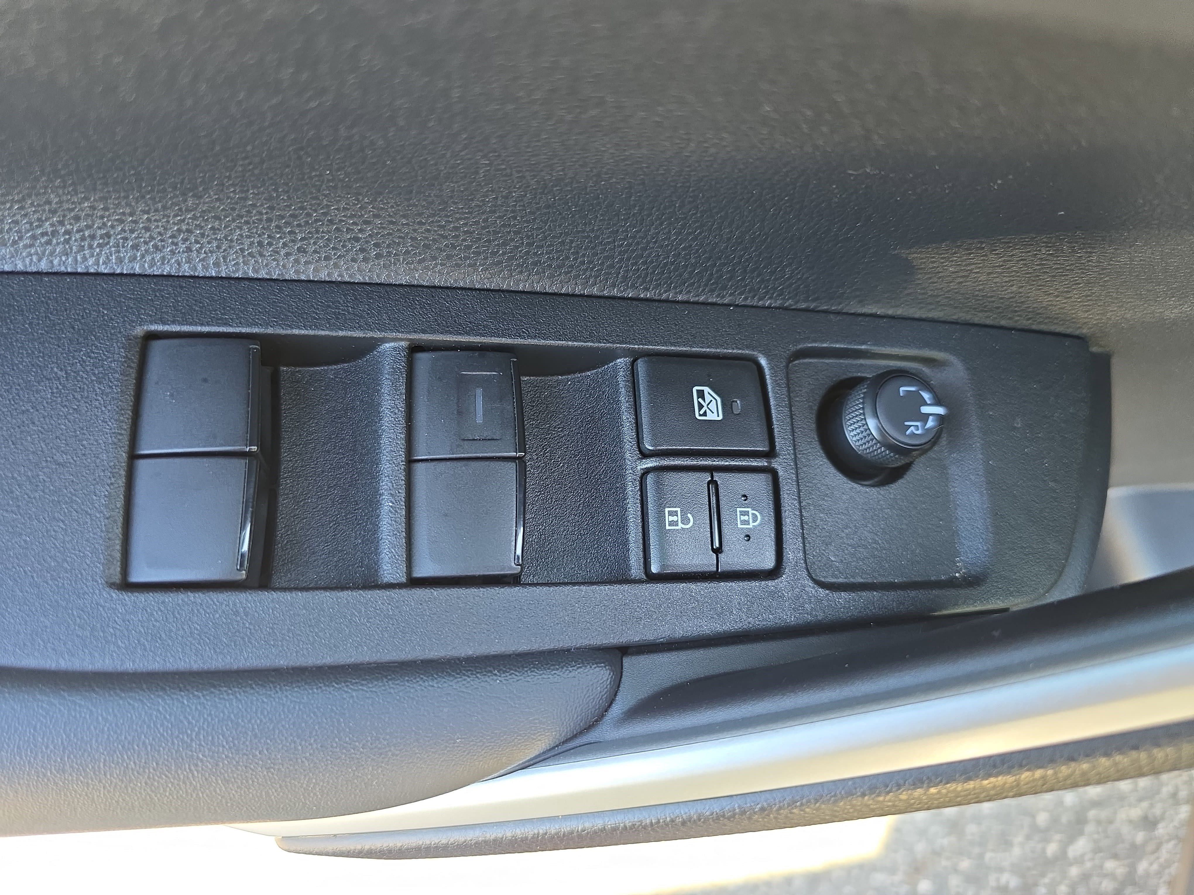 Used 2025 Toyota Corolla Cross XLE w/ Convenience Package image 29