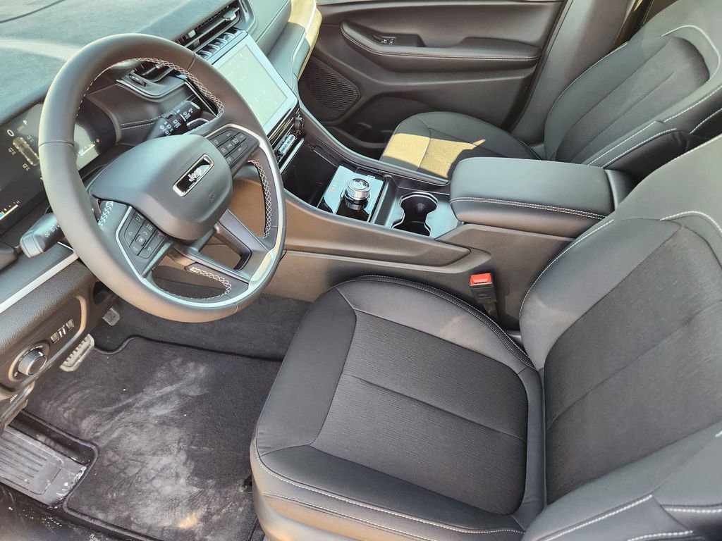 New 2026 Jeep Grand Cherokee Laredo RWD image 9