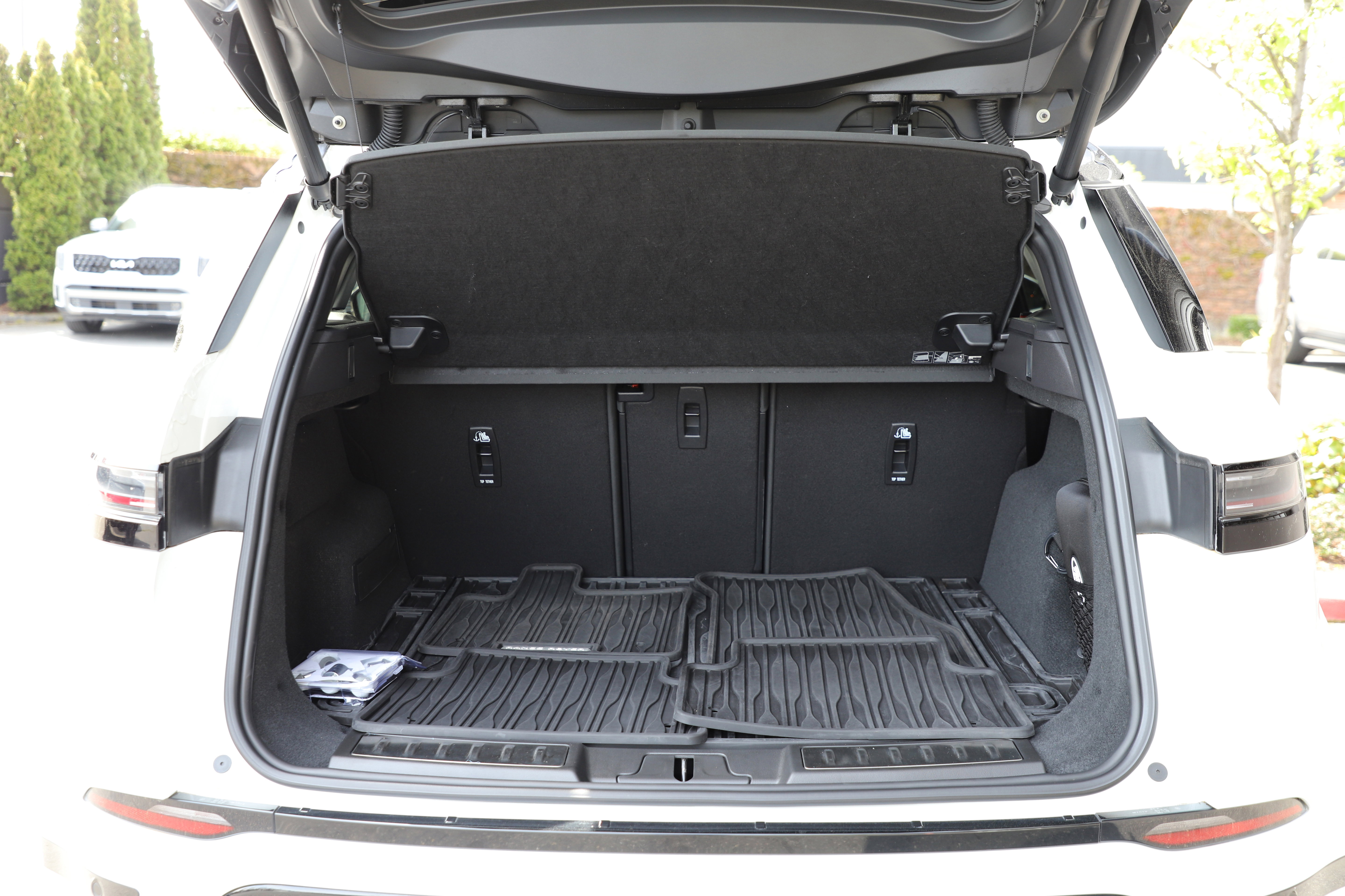 Certified 2025 Land Rover Range Rover Evoque Dynamic SE image 13