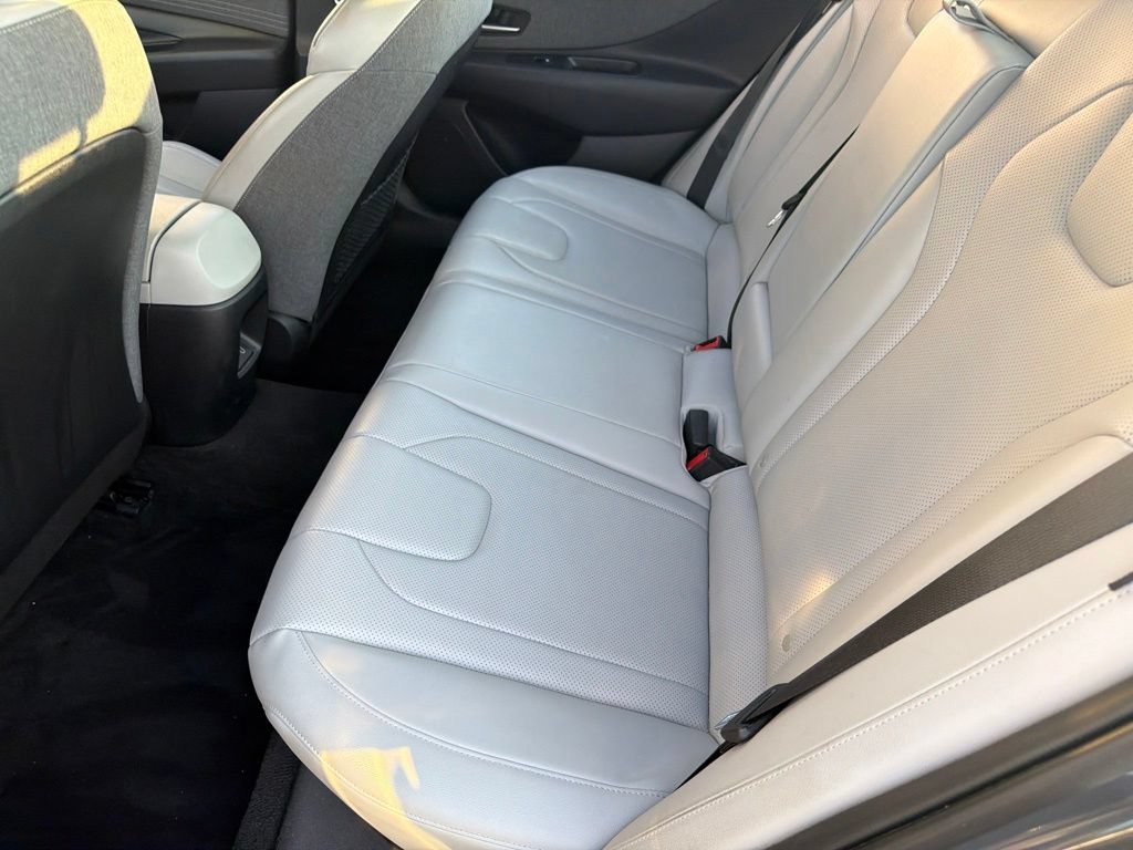 Used 2025 Hyundai Elantra Limited FWD image 8