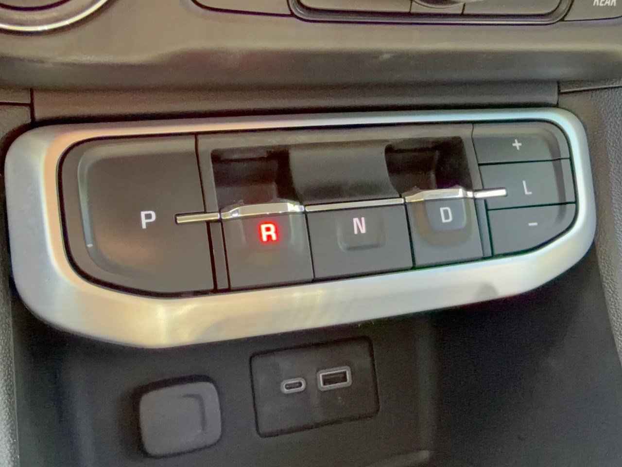 Used 2021 GMC Acadia SLE w/ Driver Convenience Package FWD image 21