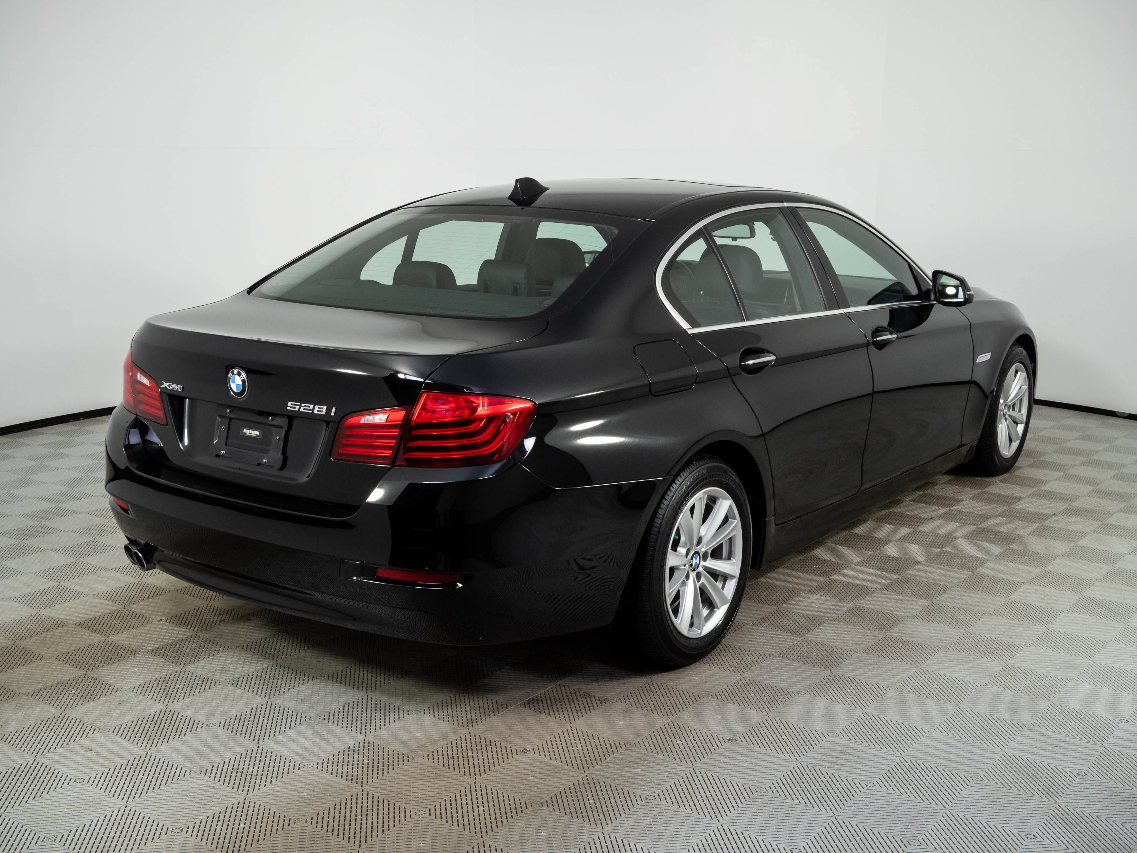 Used 2015 BMW 528i xDrive Sedan AWD/4WD image 27